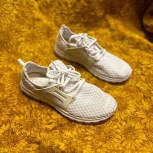 Memory foam walking shoes